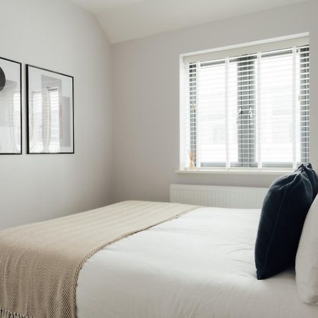 Inviting 2 Bedroom House In ดอร์กิง ภายนอก รูปภาพ