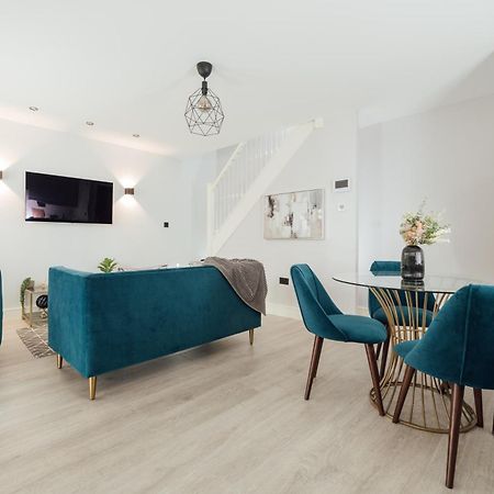 Inviting 2 Bedroom House In ดอร์กิง ภายนอก รูปภาพ