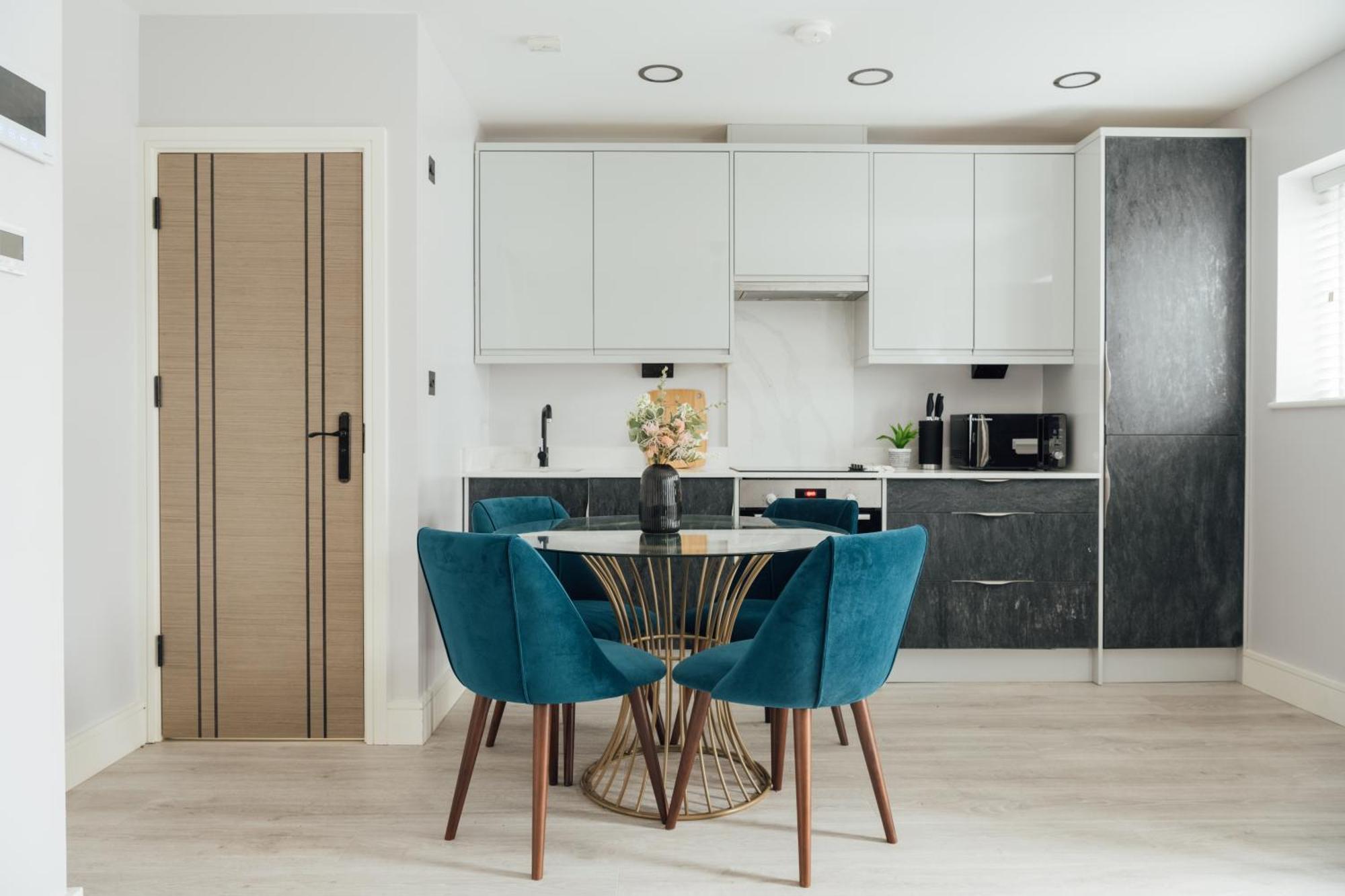 Inviting 2 Bedroom House In ดอร์กิง ภายนอก รูปภาพ